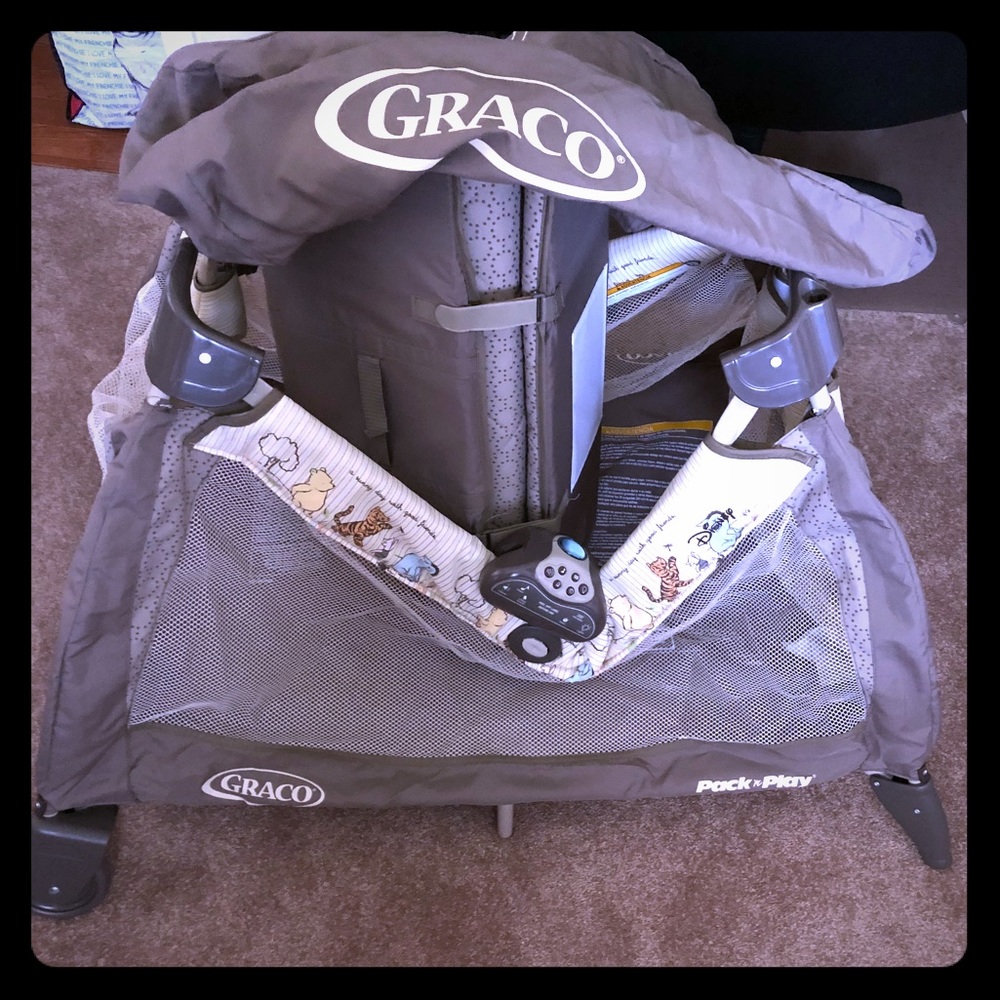 COPY - Graco Pack 'n Play includes travel/carrying bag
